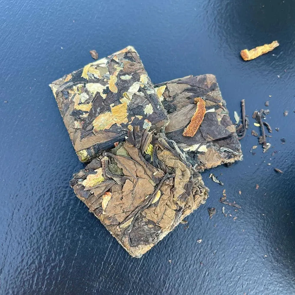 White Tea Mini Brick with Mandarin 50 g - White Tea - White Tea - infusion.organic